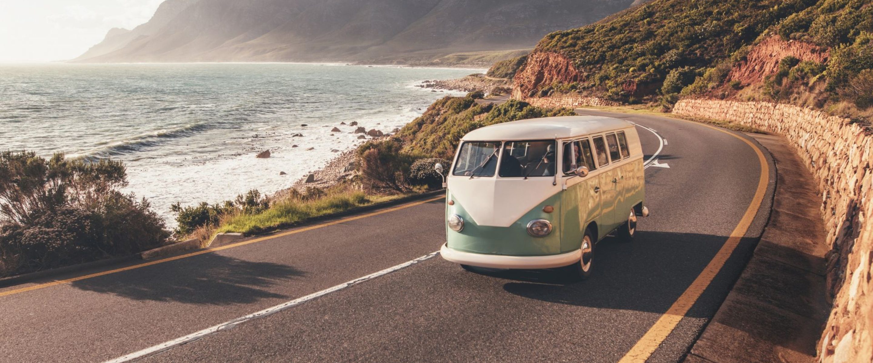 Optimisez la gestion de votre cabinet dentaire pendant les vacances avec nos conseils pratiques. Que vous restiez ouvert ou fermiez, découvrez comment préparer votre équipe, gérer vos stocks et informer vos patients efficacement.