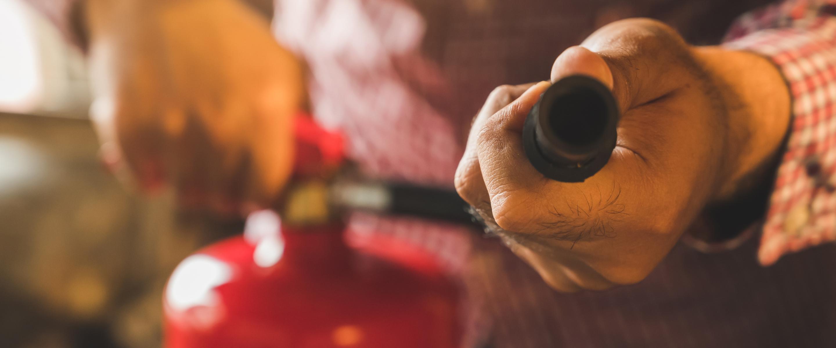 Sécurité cabinet dentaire, tout ce qu’il faut savoir sur trois piliers essentiels : incendie, électricité et ventilation.