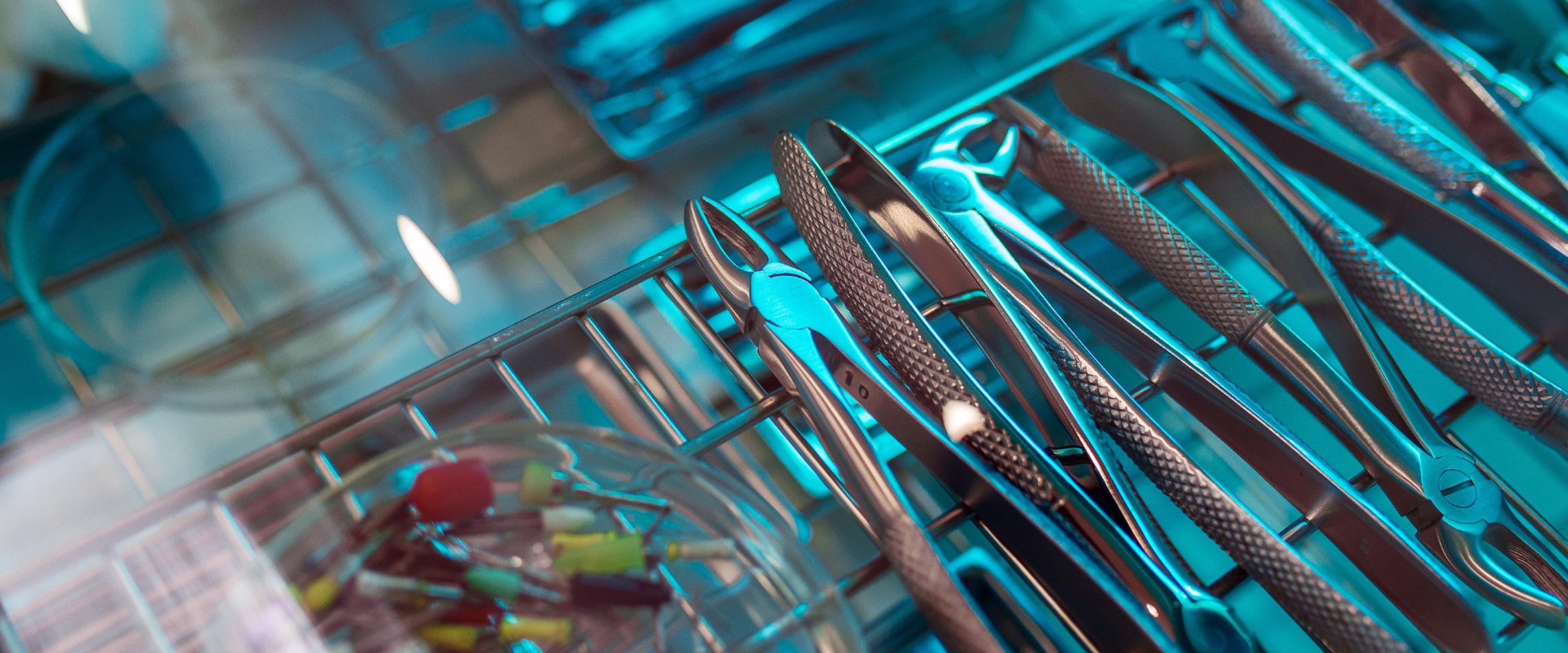 Stérilisation ou usage unique : découvrez les bonnes pratiques pour assurer la sécurité de vos patients.