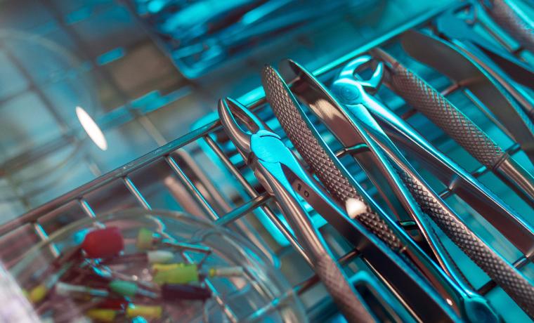 Stérilisation ou usage unique : découvrez les bonnes pratiques pour assurer la sécurité de vos patients.